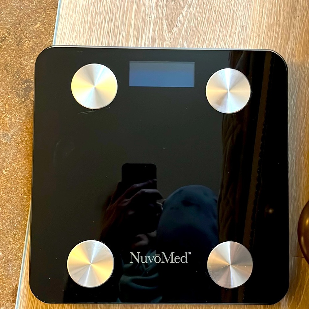 NuvoMed Body Analysis Scale. Comes with 2 AAA Batteries and manual.